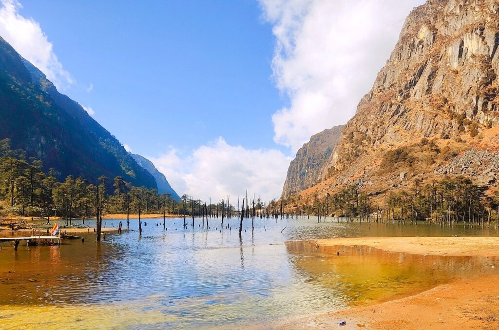 Madhuri Lake, Tawang Town
