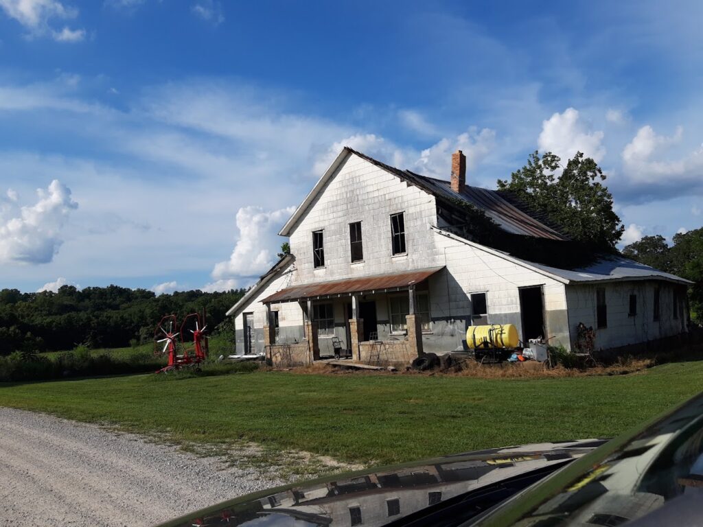 Historic farmhouse in a rural setting near Mark Twain National Forest. Discover the rustic charm and historical landscapes surrounding Mark Twain National Forest during your Ozark adventure.