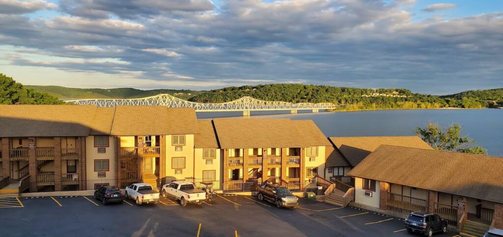 Budget-friendly lodging options near Mark Twain National Forest. Find affordable motels and accommodations for your Mark Twain National Forest camping trip and Ozark adventure.