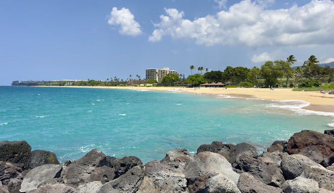 Turquoise waters and palm trees on a Maui beach, showcasing Hawaii's beauty as a top US beach getaway.