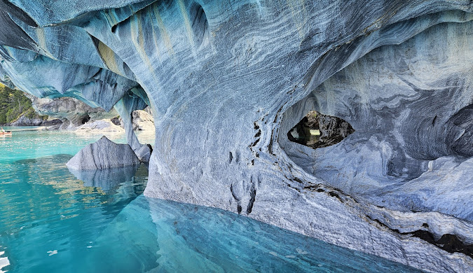 Scenic view of the Marble Caves on Lake General Carrera in the Aysén Region, Chile, with turquoise waters and dramatic rock formations.