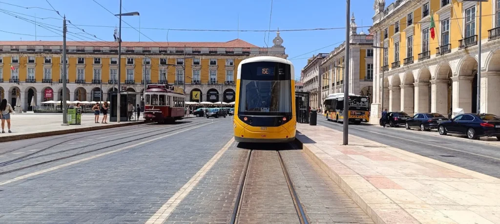 Baixa & Chiado: Shopping, Culture, and City Energy