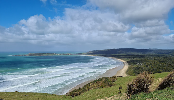 Scenic view of Catlins Coast beach and rock formations, New Zealand