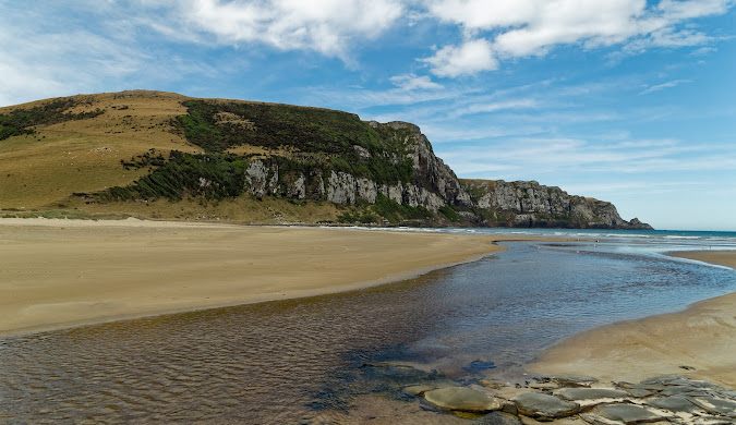 Scenic view of Catlins Coast beach and rock formations, New Zealand