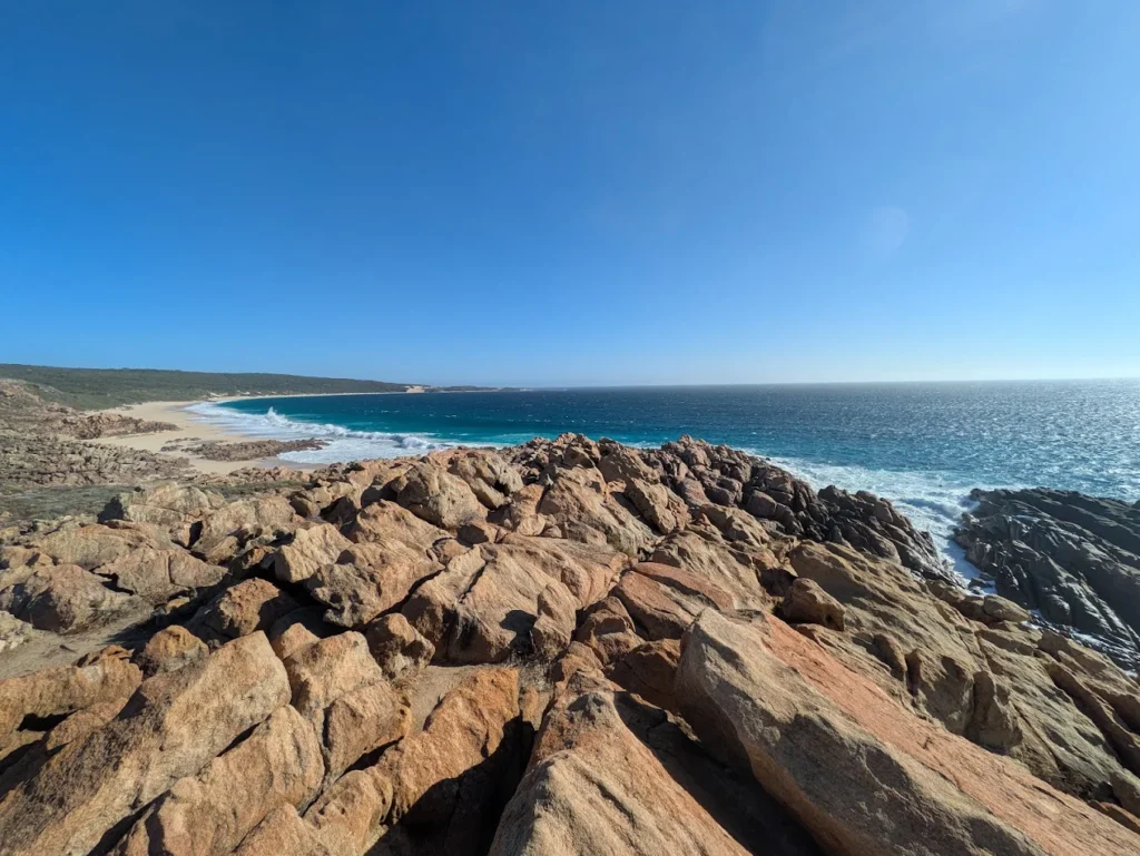 Leeuwin-Naturaliste Ridge lie over 150 limestone caves 