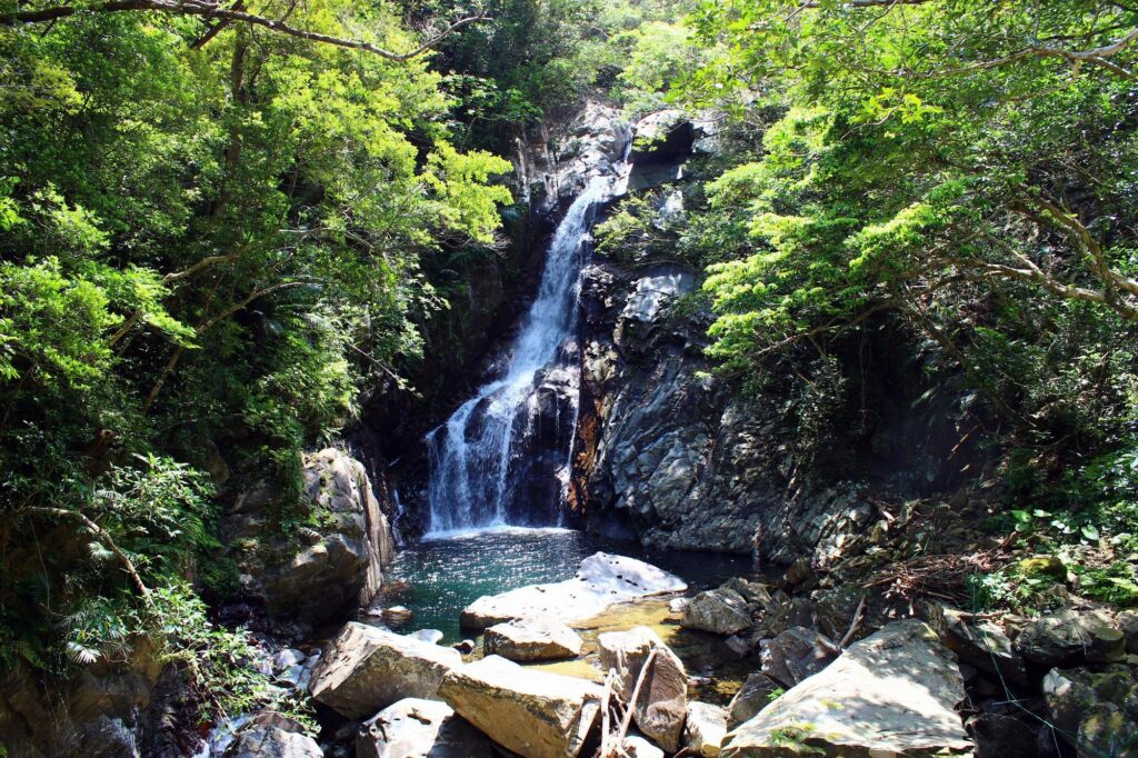 Hiji Waterfall (Yambaru region) — A 40-minute jungle hike leads to a 26-metre waterfall.