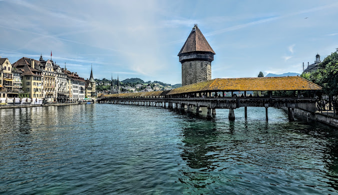 Lucerne is the charming, romantic middle ground. The medieval Chapel Bridge, the Lion Monument, and the blue-green waters of Lake Lucerne are unmissable. 