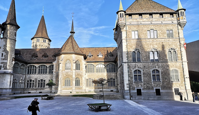  Zurich is Switzerland's largest city and offers a brilliant mix of the old town (Altstadt),